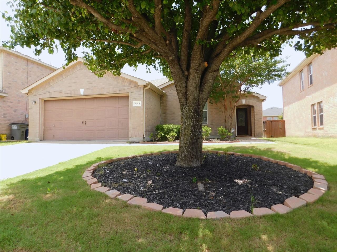 1648 Crown Point Dr - Photo 2 of 27
