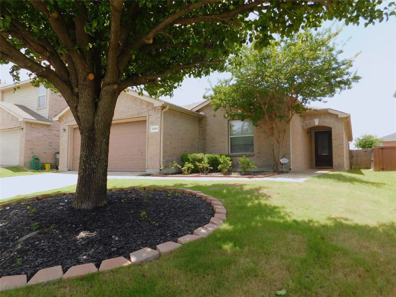 1648 Crown Point Dr - Photo 3 of 27