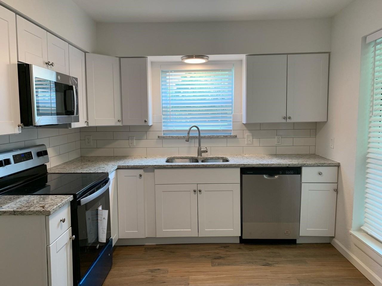 3901 Bois D Arc St - Photo 3 of 21