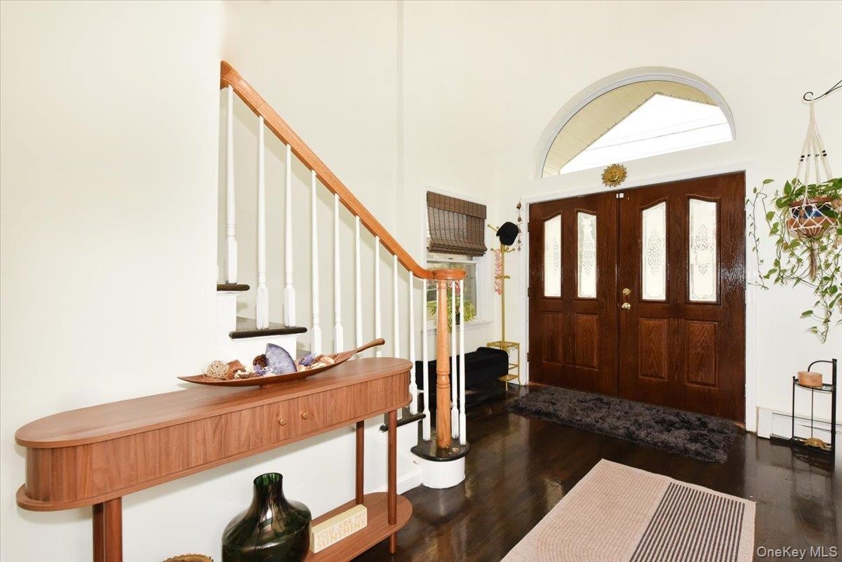 109 Charles St - Photo 3 of 23