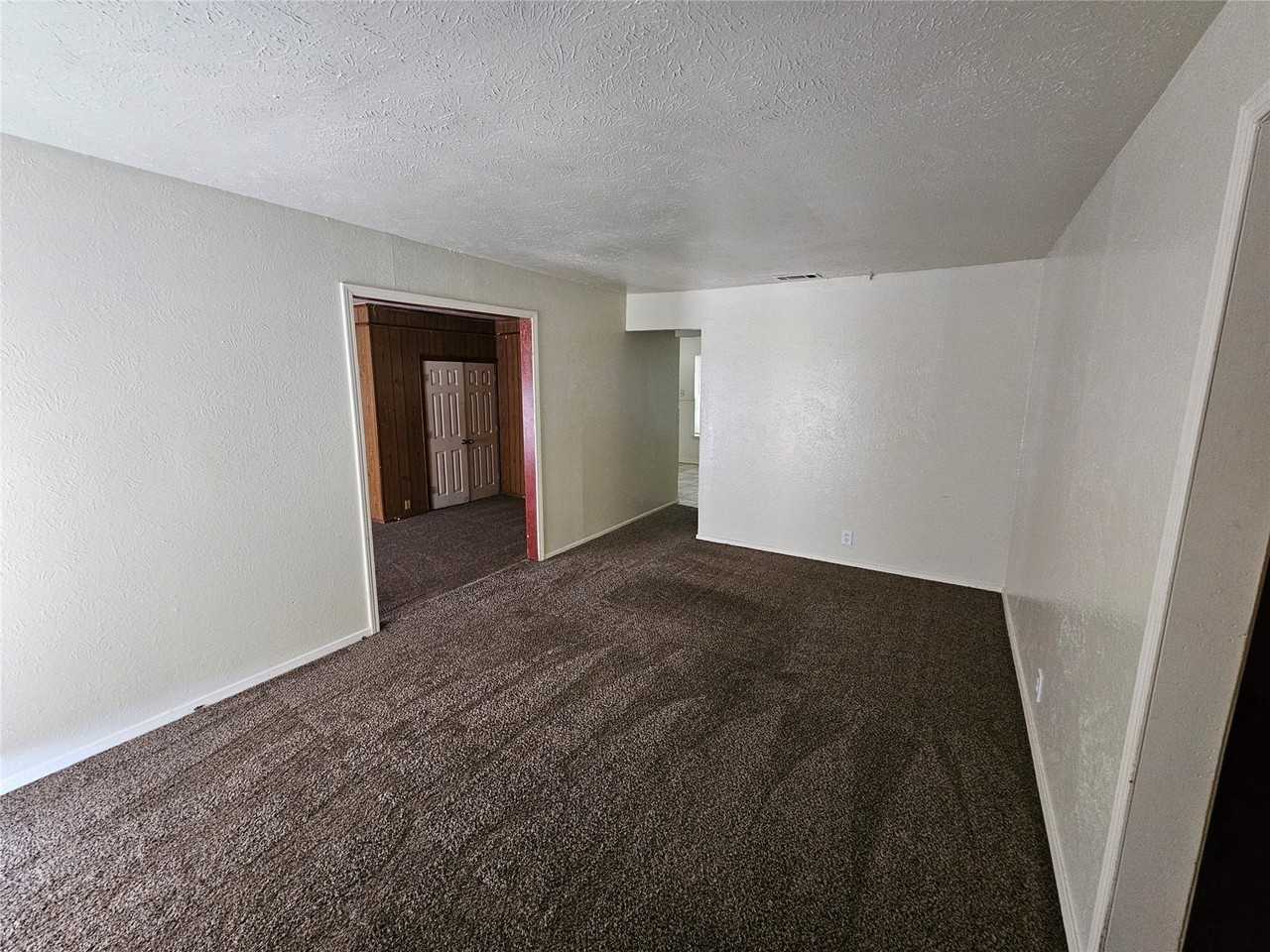 1621 E Park Blvd - Photo 2 of 13