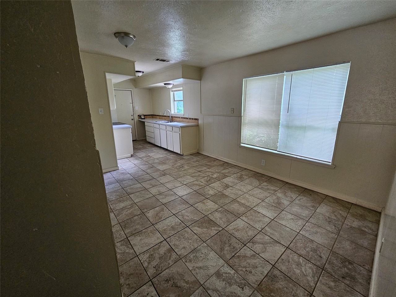 1621 E Park Blvd - Photo 7 of 13