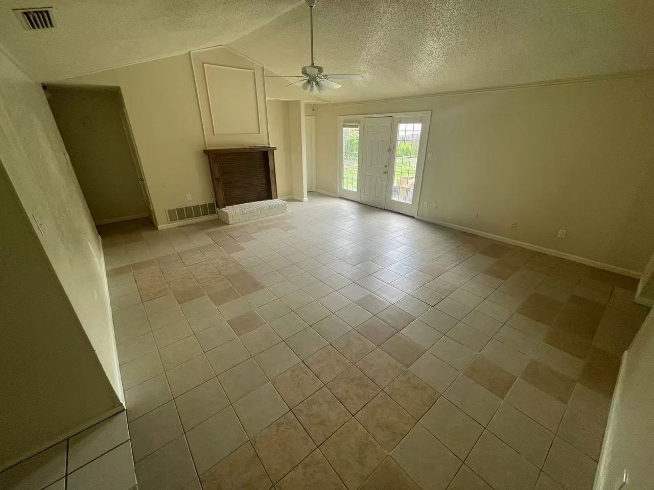 4520 Louisville Dr - Photo 2 of 15