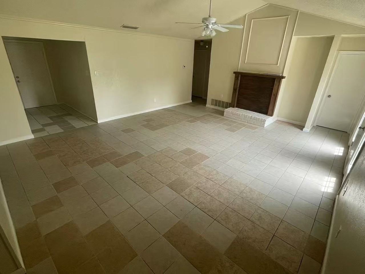 4520 Louisville Dr - Photo 3 of 15