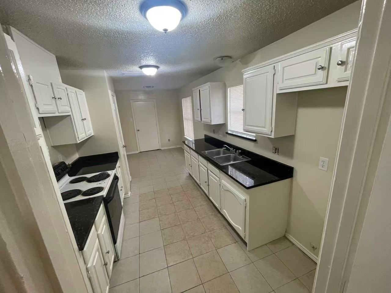 4520 Louisville Dr - Photo 4 of 15