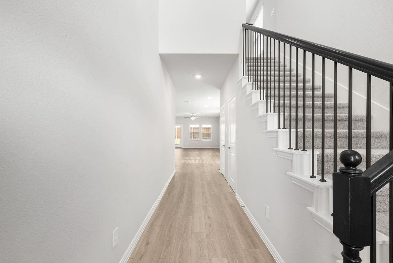 1737 Arches Rd - Photo 5 of 25