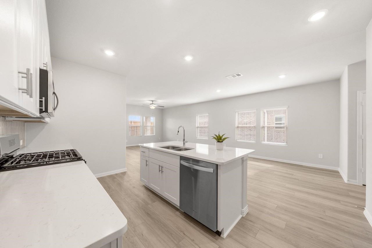 1737 Arches Rd - Photo 7 of 25