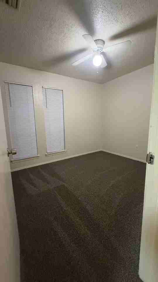 6216 Locust St - Photo 4 of 11