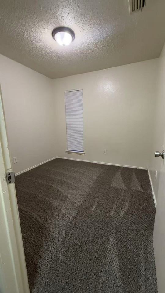 6216 Locust St - Photo 5 of 11