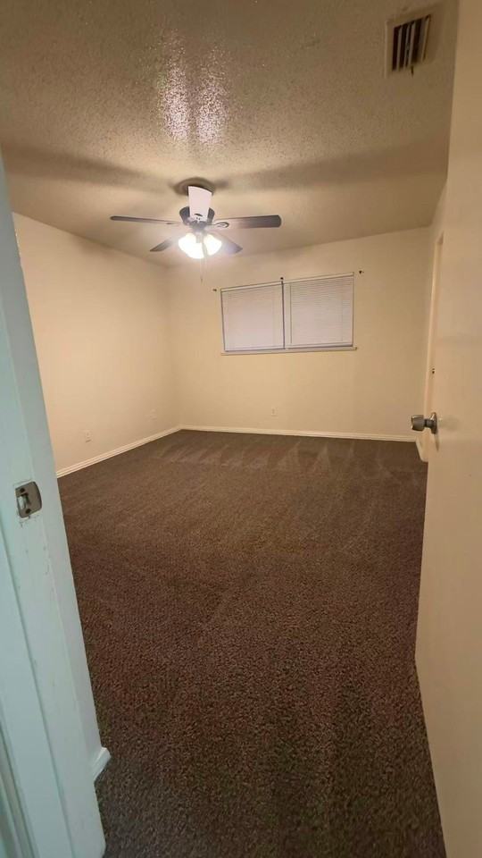6216 Locust St - Photo 6 of 11