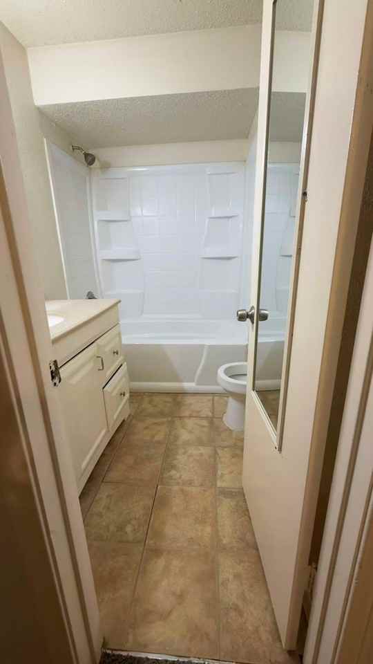 6216 Locust St - Photo 7 of 11