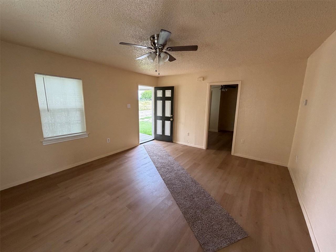 1114 Thorpe Springs Rd - Photo 4 of 12