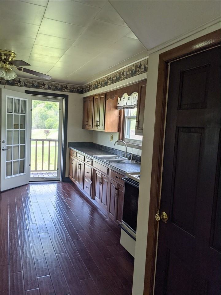 428 Barneys Rd - Photo 3 of 15