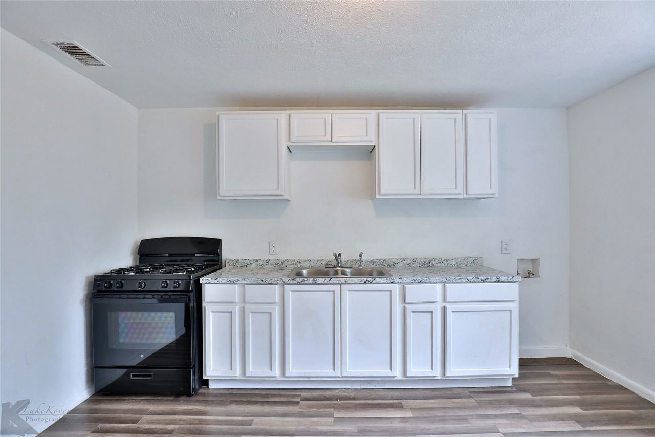 1634 Briarwood St - Photo 4 of 20