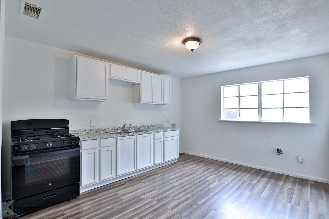 1634 Briarwood St - Photo 5 of 20