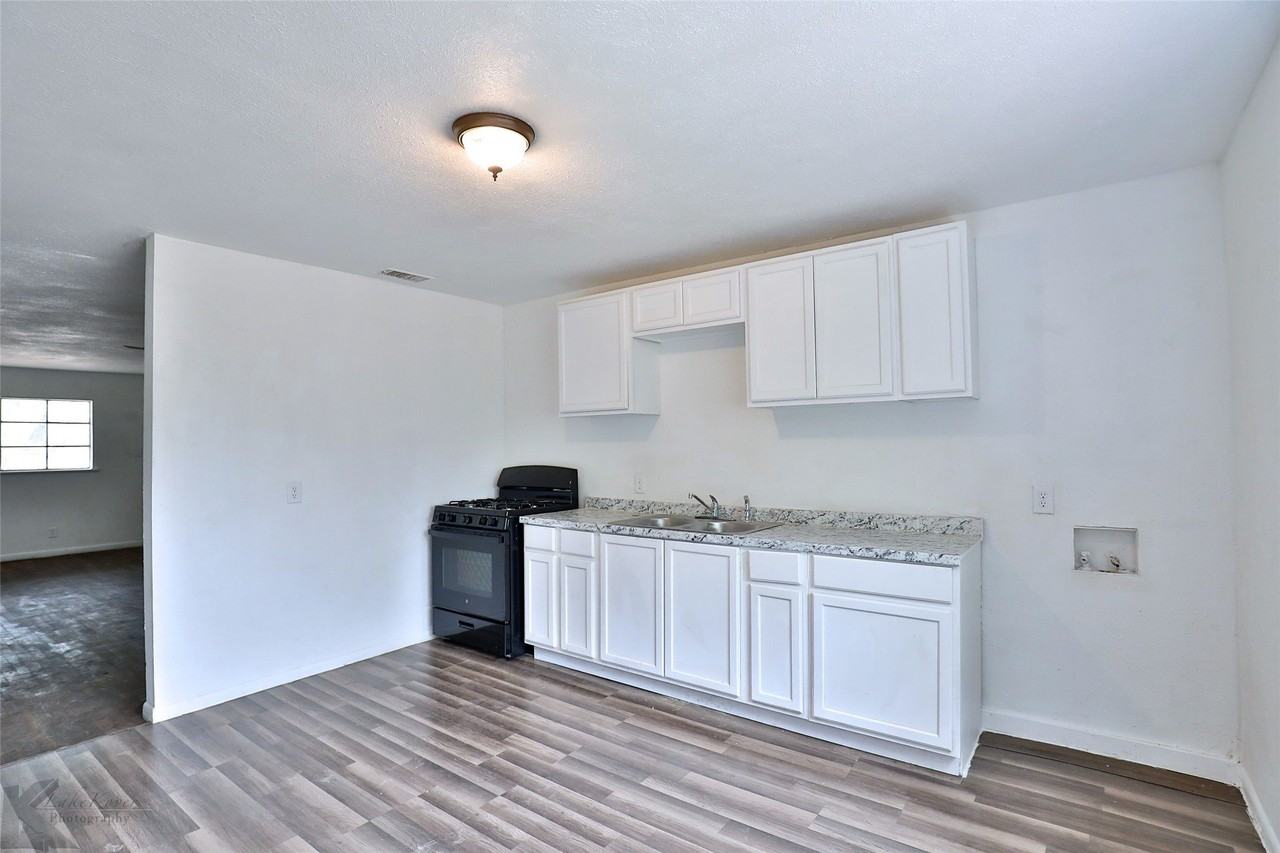 1634 Briarwood St - Photo 6 of 20