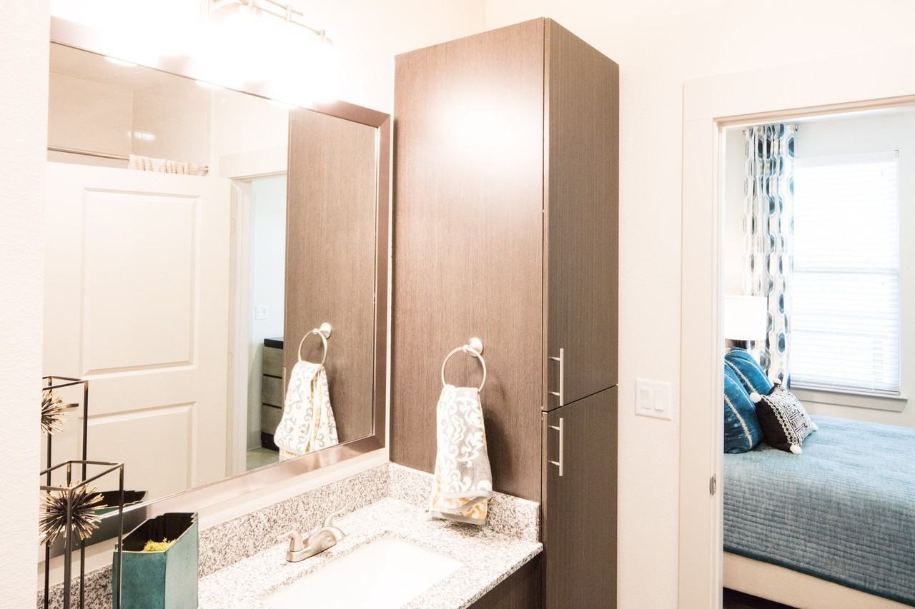 2101 W Rosedale St #304 - Photo 2 of 8