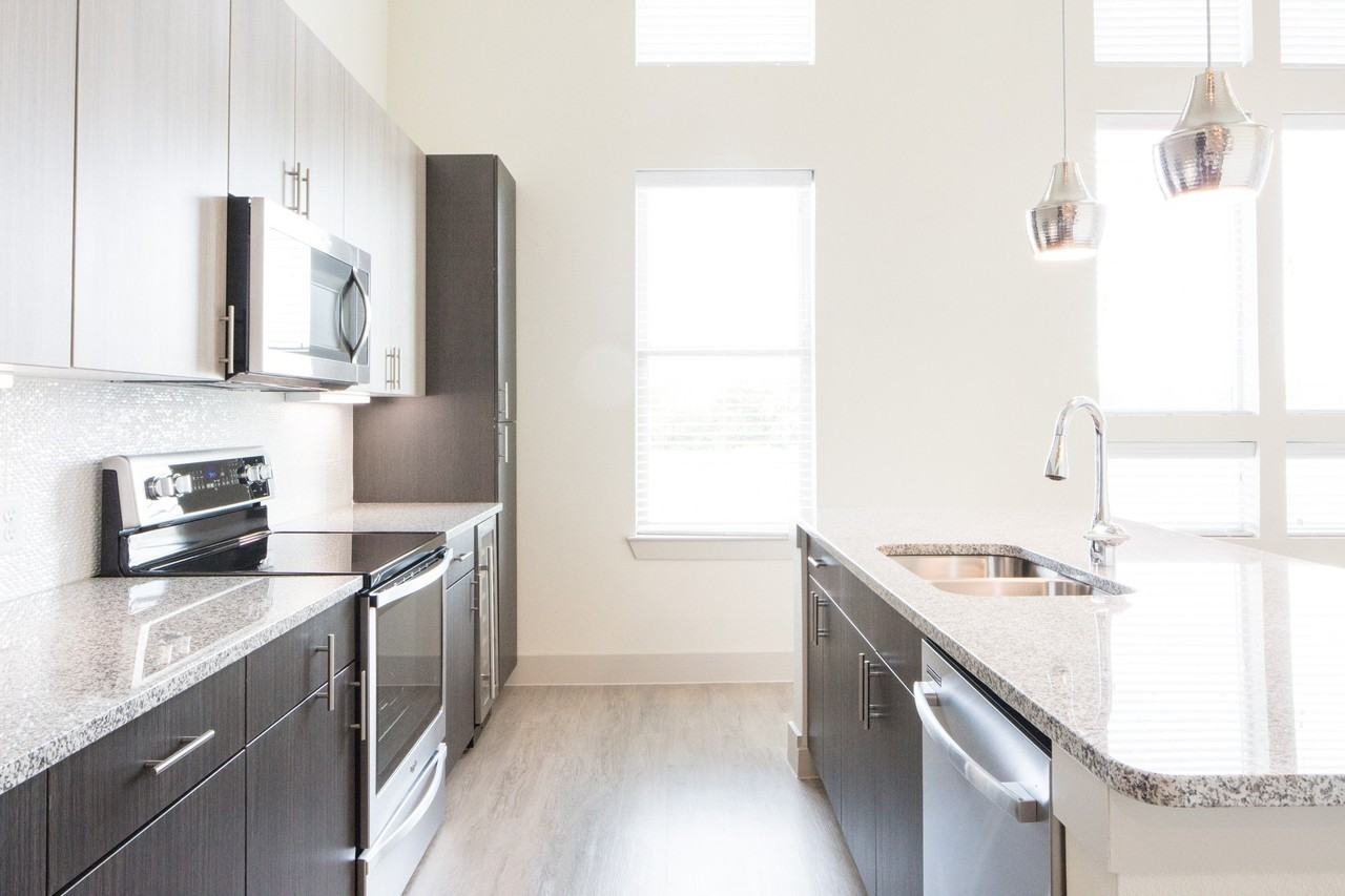 2101 W Rosedale St #304 - Photo 3 of 8