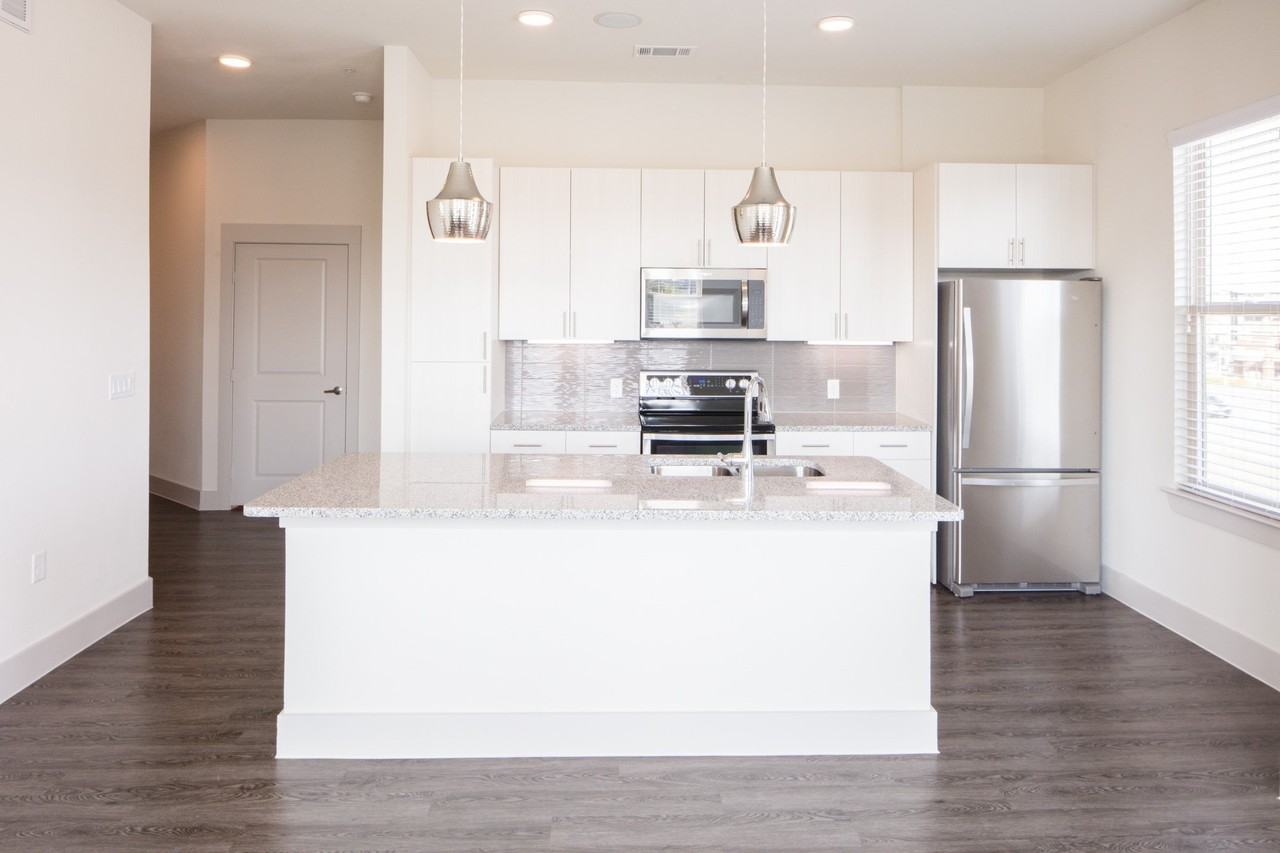 2101 W Rosedale St #304 - Photo 5 of 8