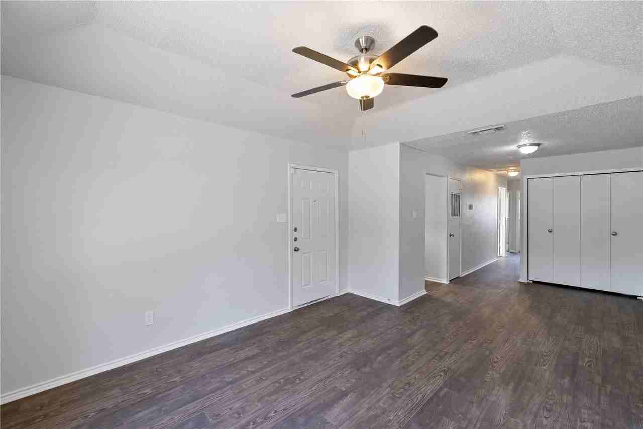 2540 Avenue H - Photo 4 of 21