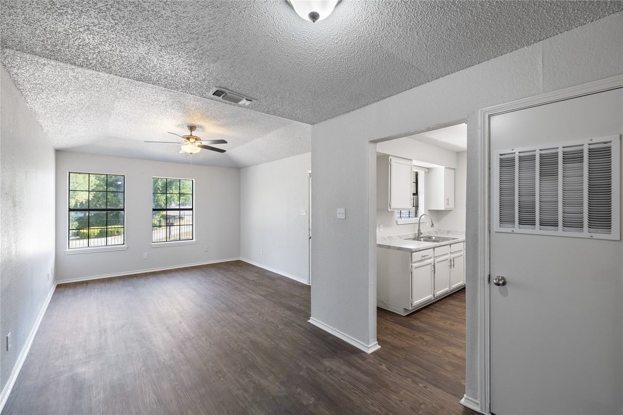 2540 Avenue H - Photo 5 of 21
