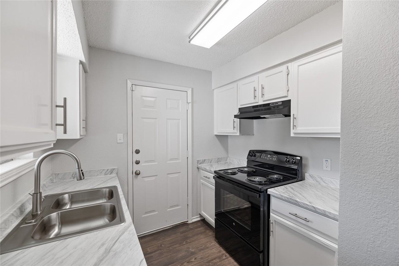 2540 Avenue H - Photo 7 of 21