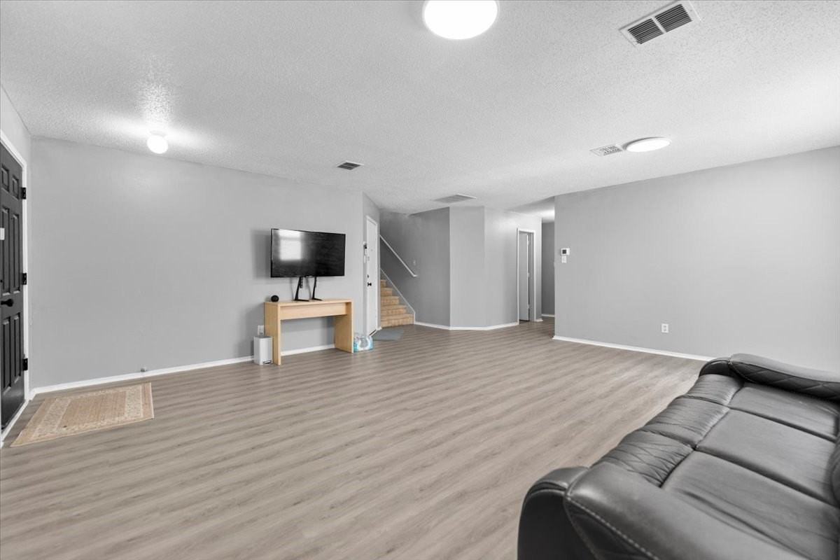 5401 Pandale Valley Dr - Photo 3 of 37