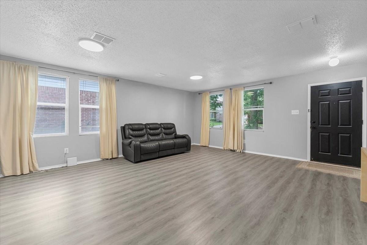 5401 Pandale Valley Dr - Photo 4 of 37