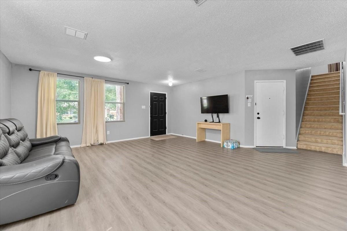 5401 Pandale Valley Dr - Photo 5 of 37