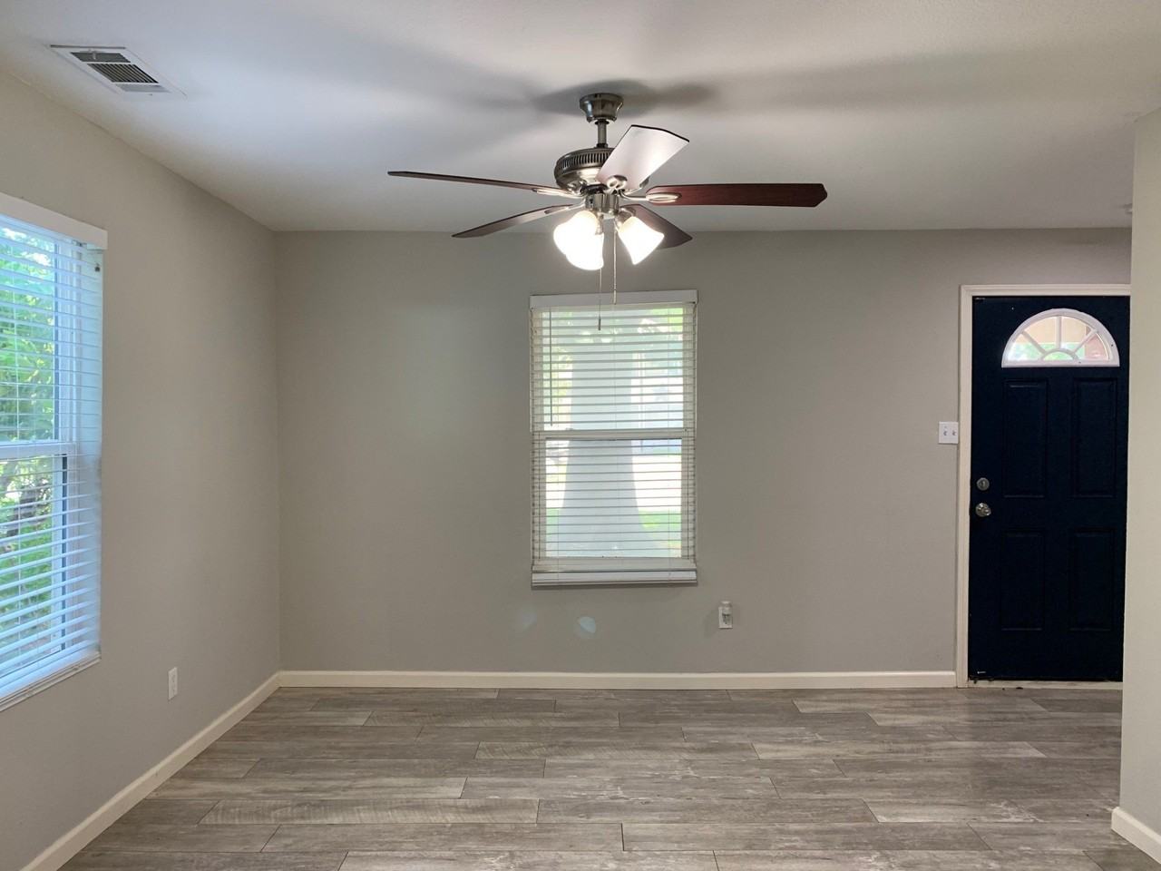 1107 Oxford St - Photo 2 of 17