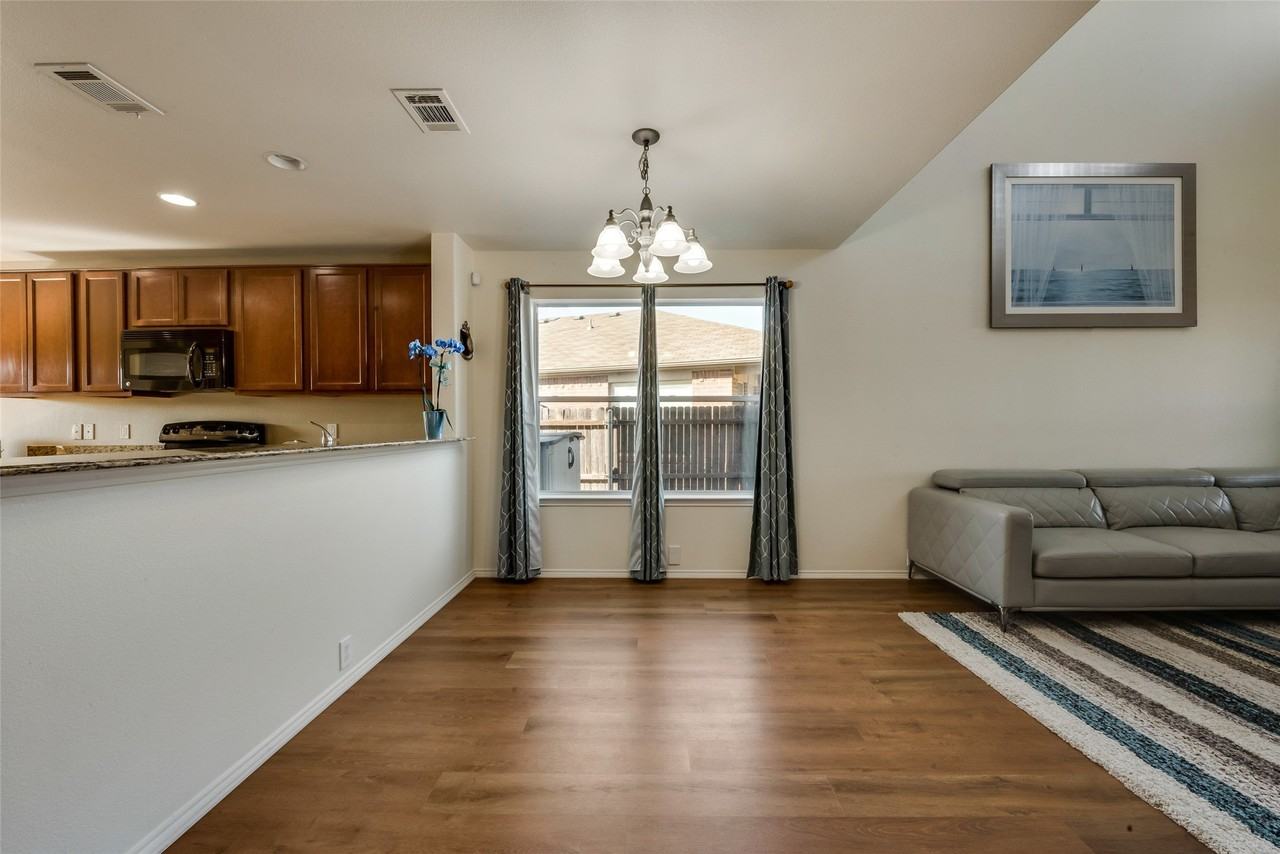 2613 Avenel Ct - Photo 4 of 20