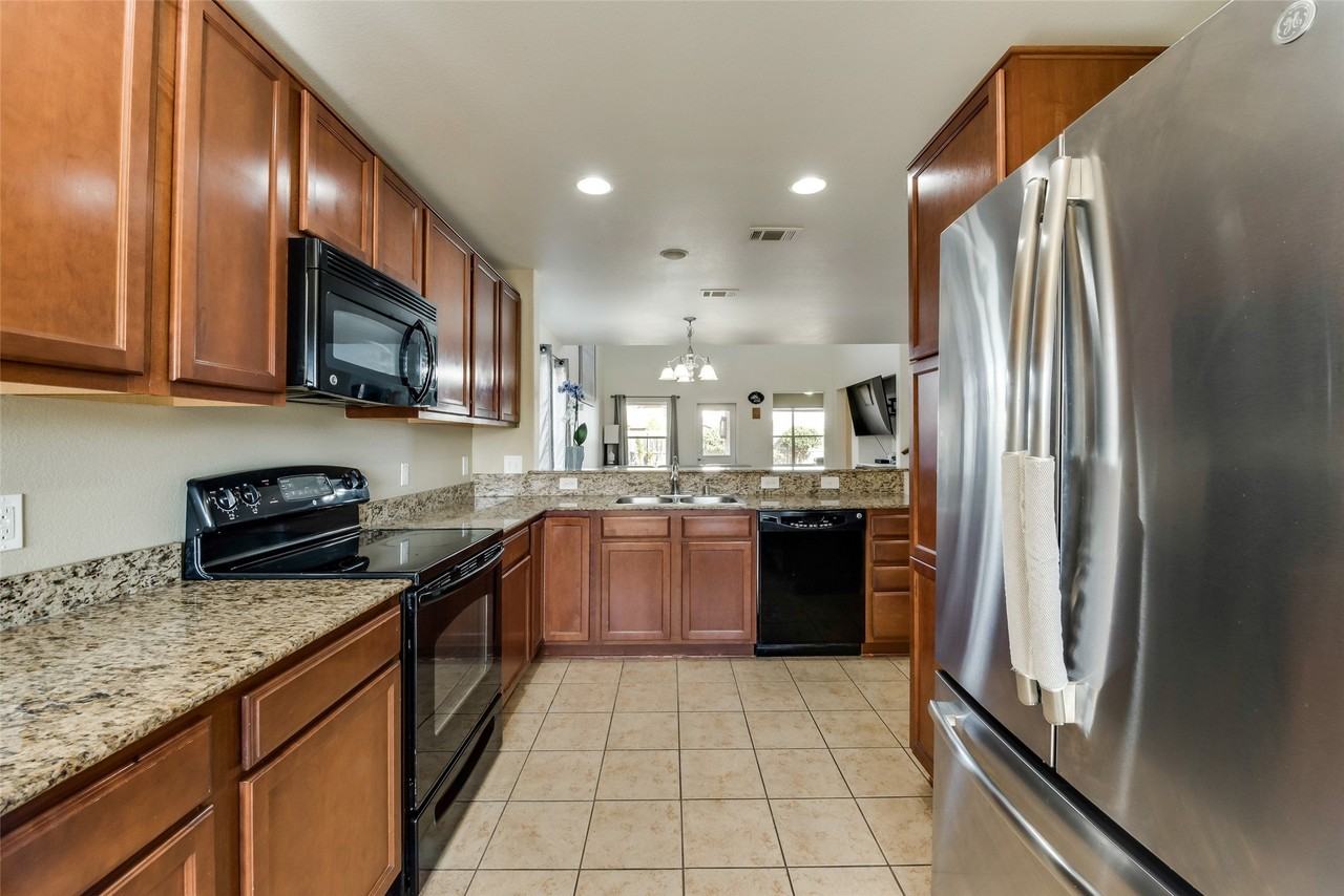 2613 Avenel Ct - Photo 6 of 20