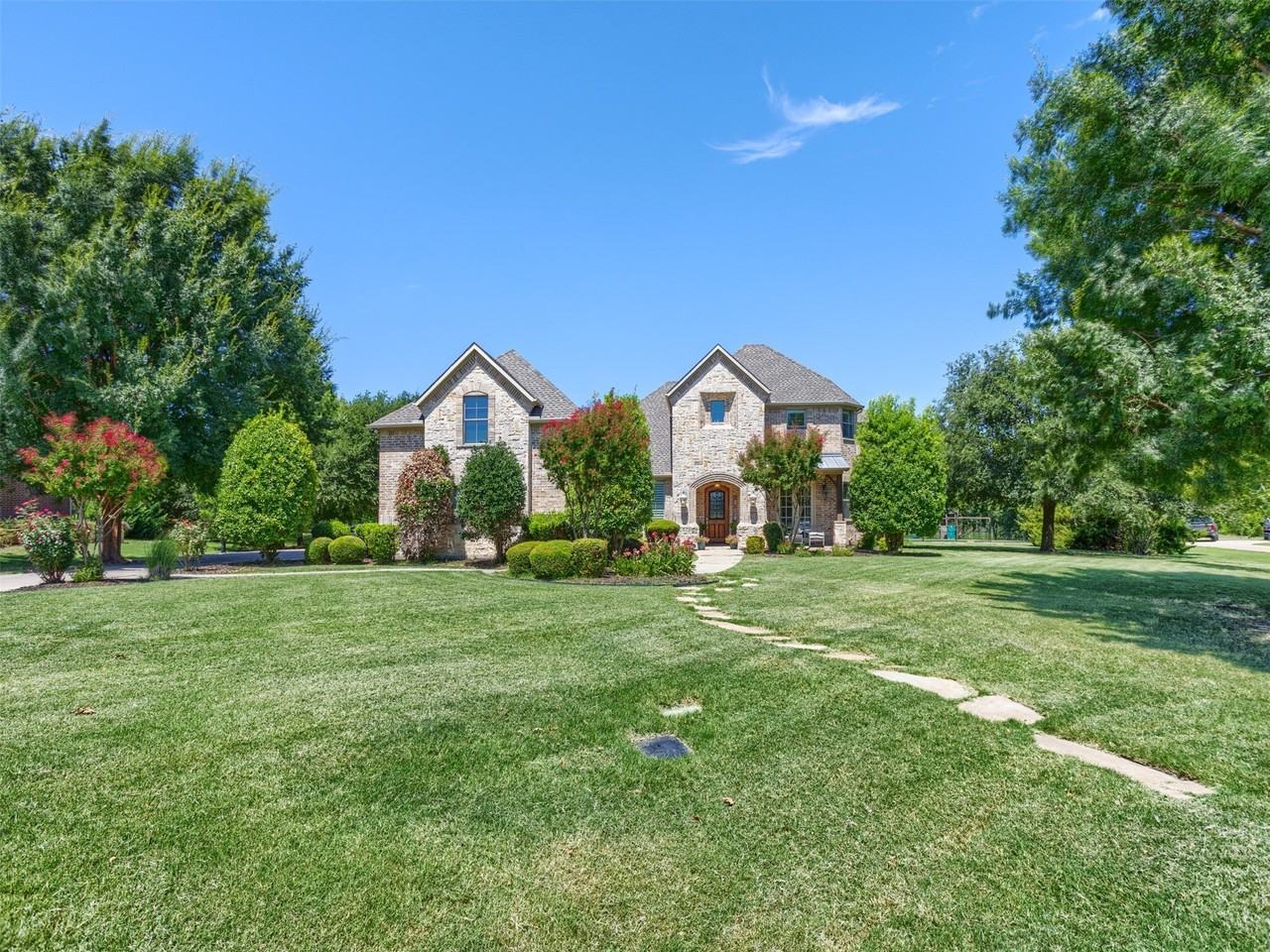 1751 Silverleaf Ct - Photo 2 of 27
