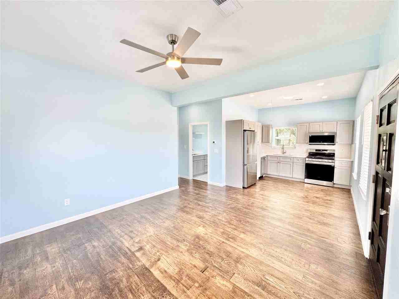 1418 30th St - Photo 4 of 27