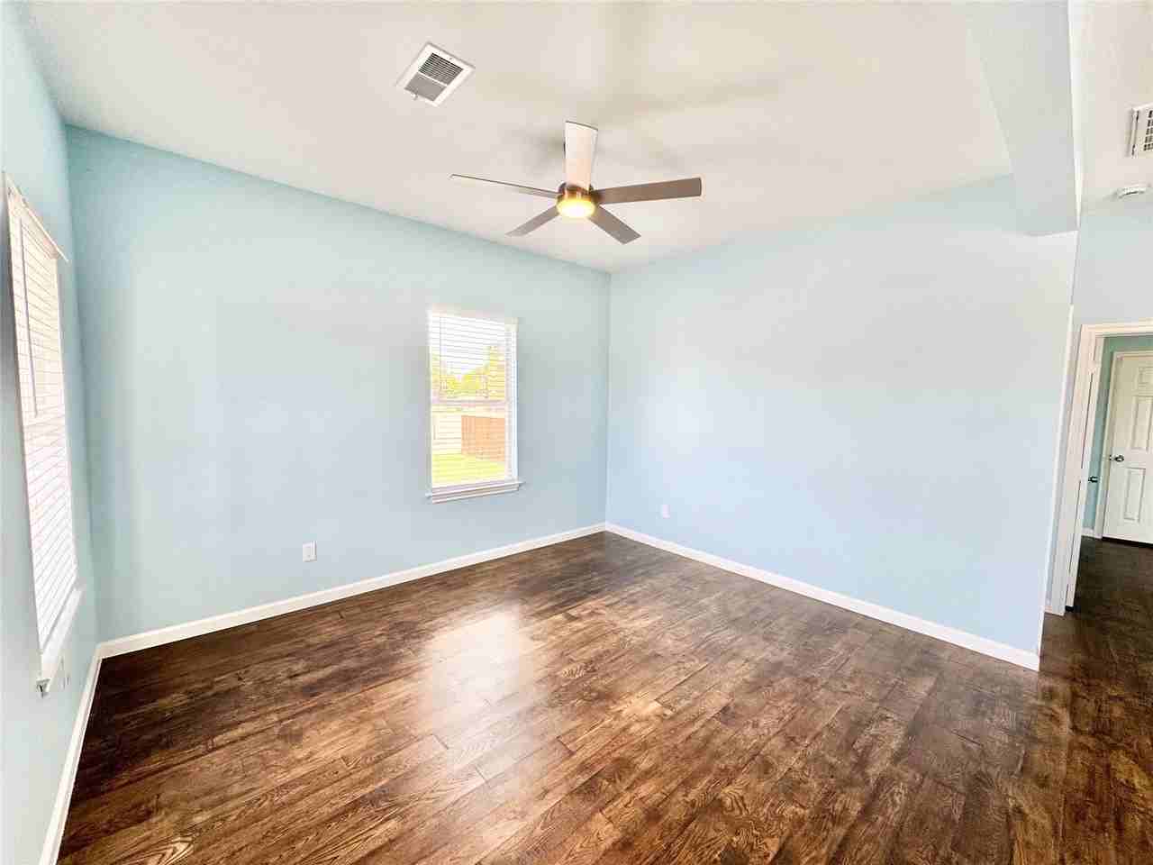 1418 30th St - Photo 5 of 27