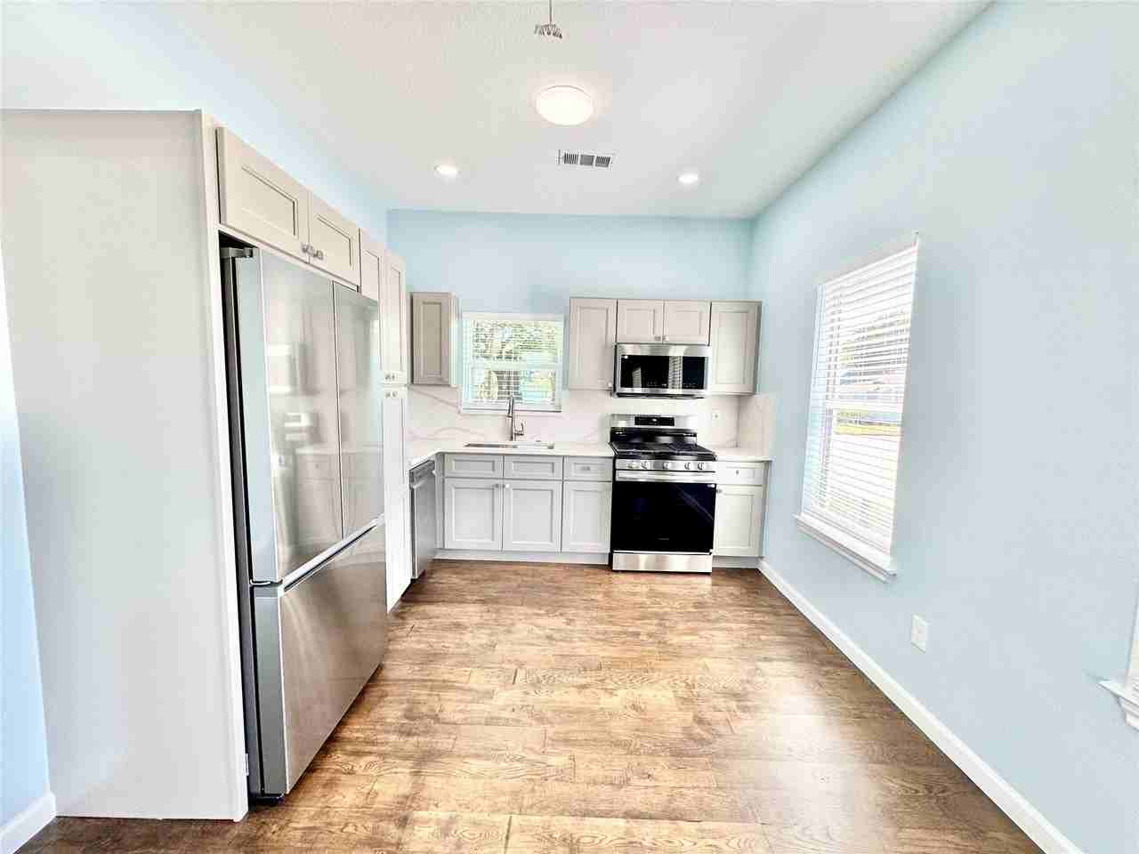 1418 30th St - Photo 6 of 27