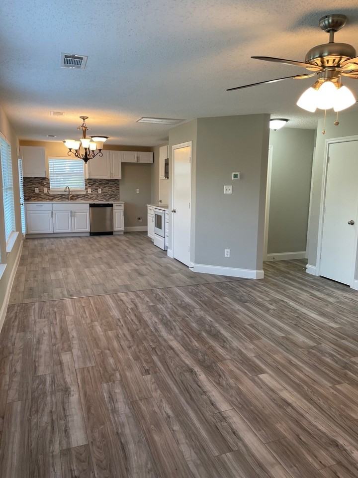 8007 Galley St - Photo 7 of 29