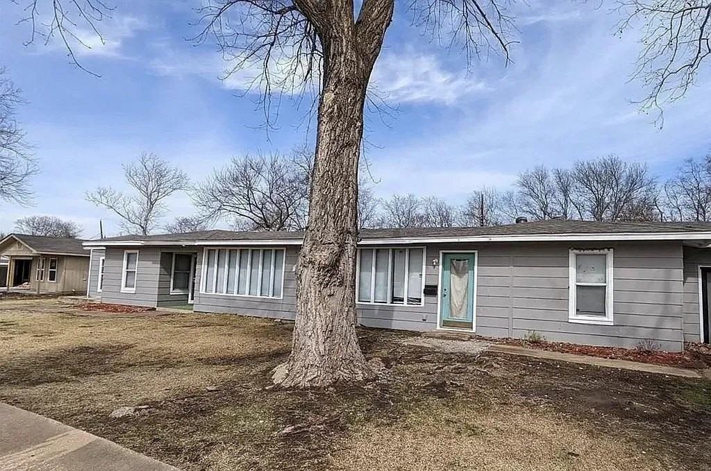 128 Vandenburg Dr - Photo 2 of 3