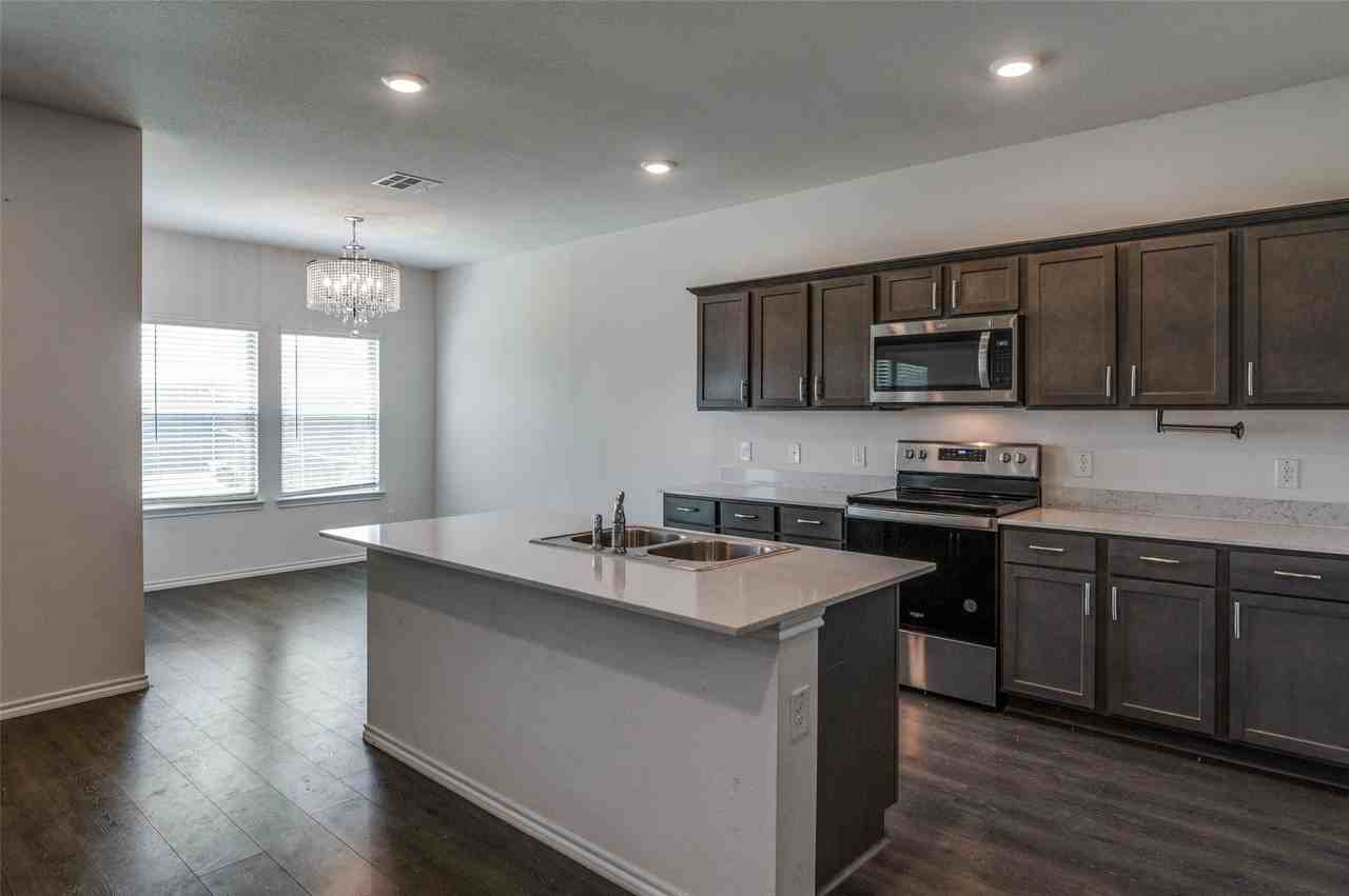 728 Glover Dr - Photo 4 of 12
