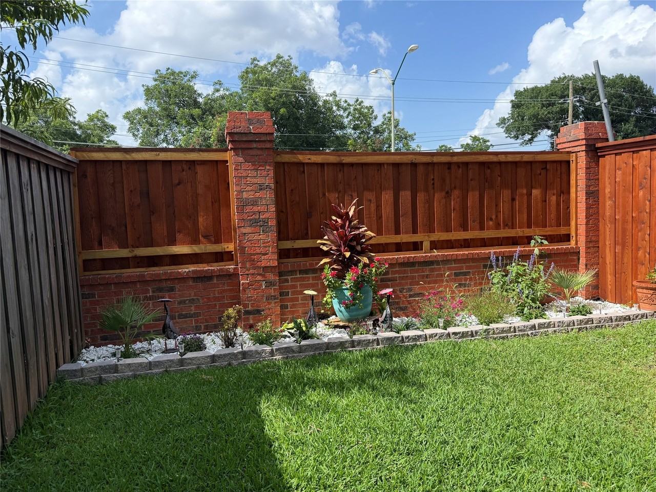 3219 Rosebank Dr - Photo 2 of 12