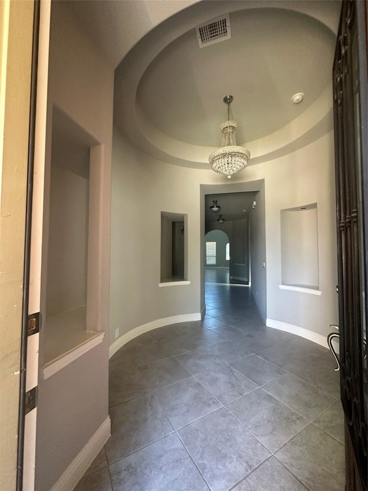 501 Virginia - Photo 5 of 23