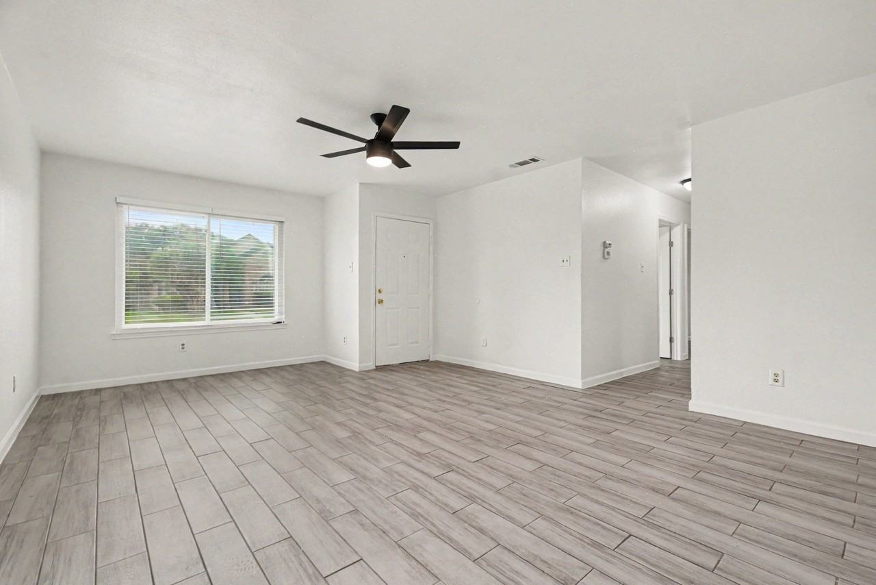 1417 Stillmeadow Dr - Photo 4 of 21