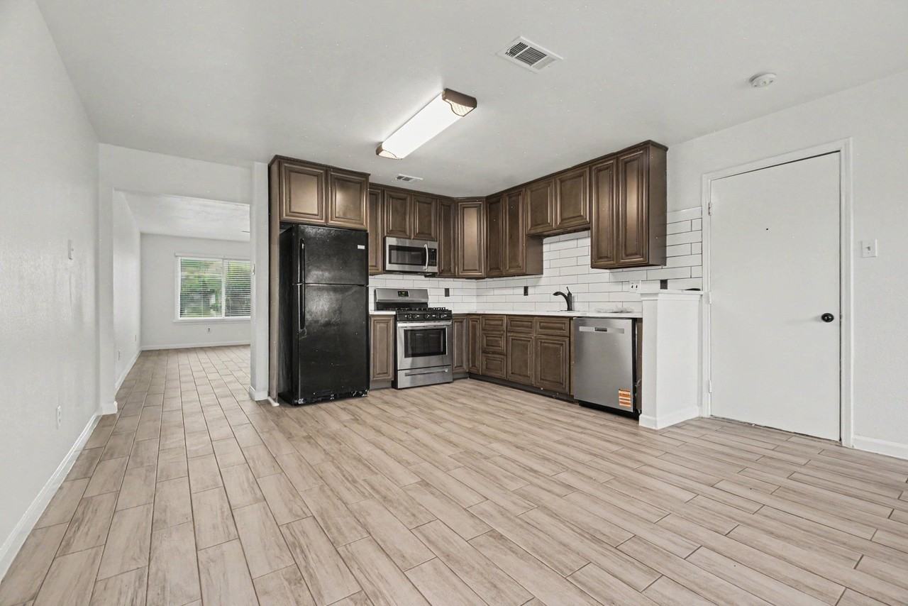 1417 Stillmeadow Dr - Photo 6 of 21