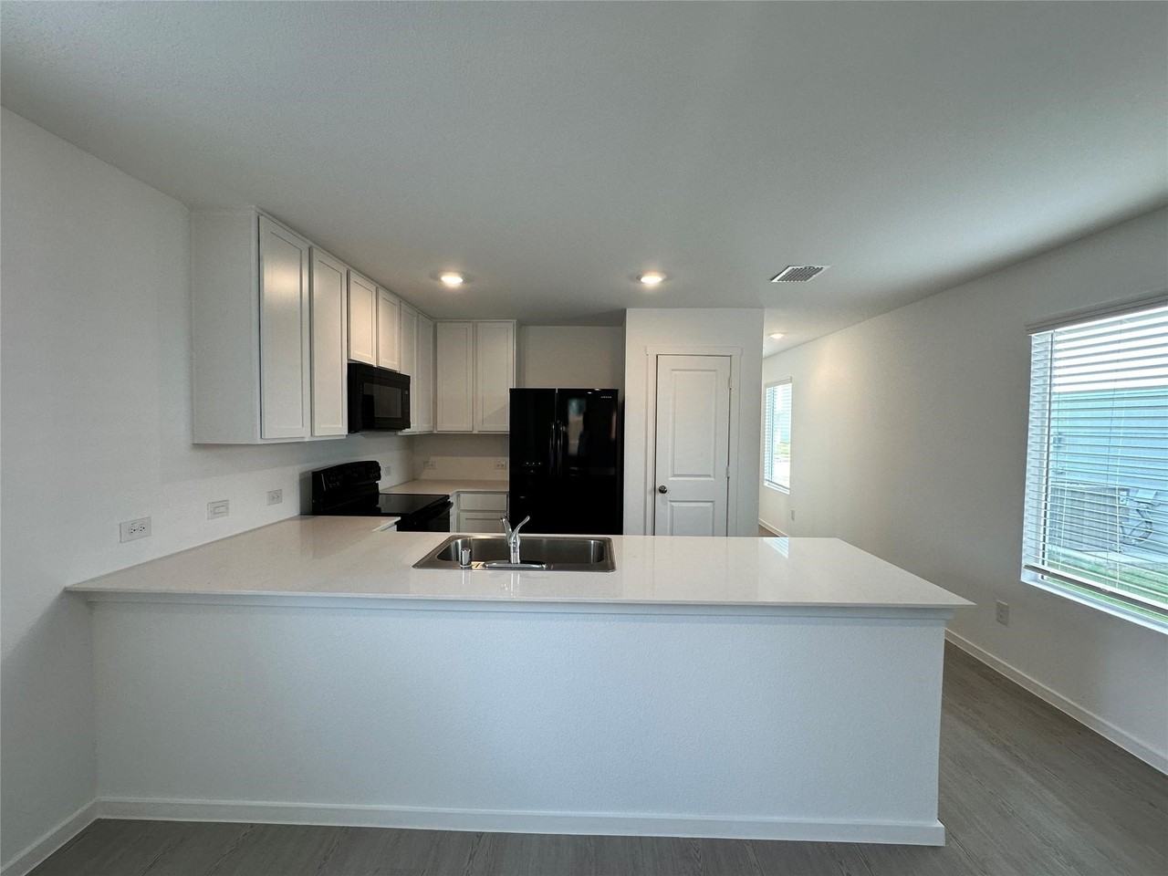835 Sandhill Crane Ln - Photo 4 of 11