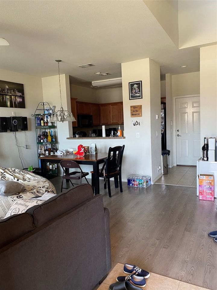2719 Olympic Park Dr - Photo 3 of 10