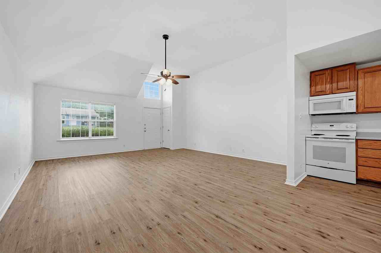 906 W Houston St - Photo 7 of 24
