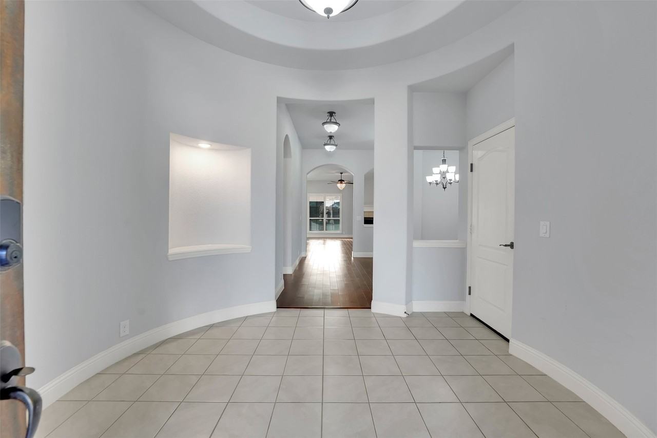 2616 Tinsley Dr - Photo 4 of 34