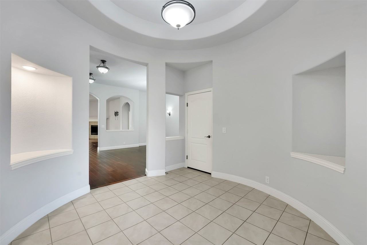2616 Tinsley Dr - Photo 7 of 34