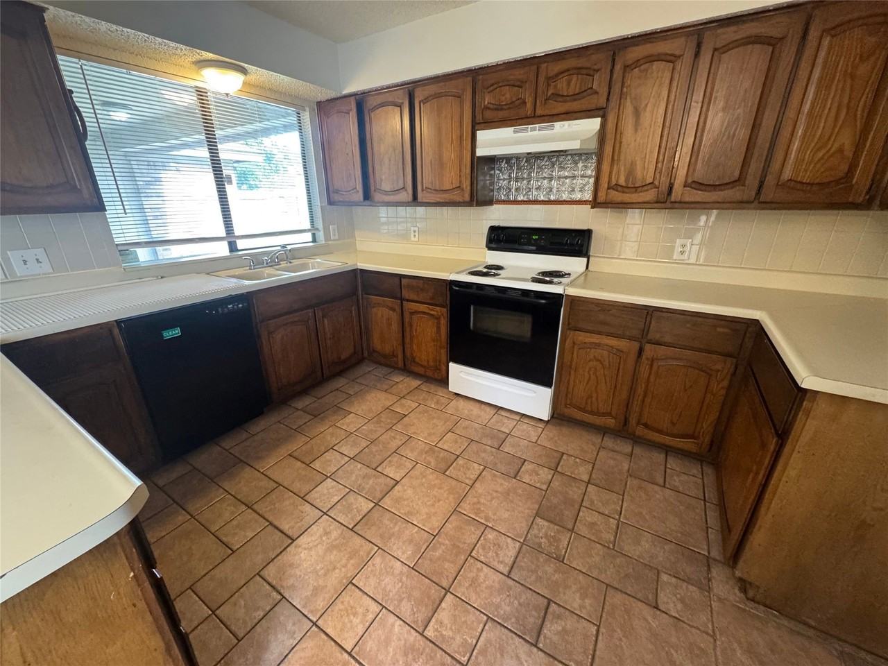 1940 Willow Vale Dr - Photo 3 of 22