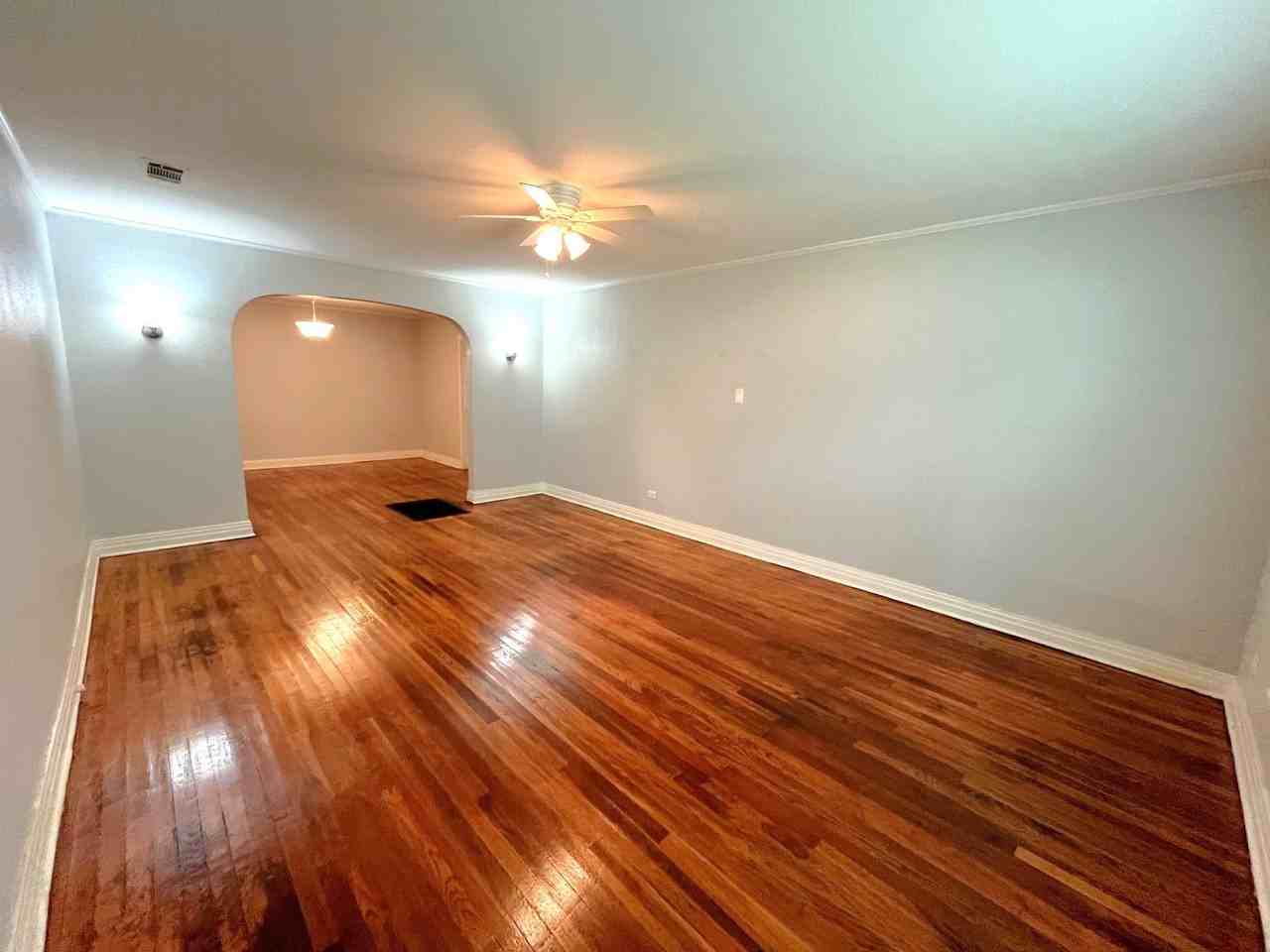 1322 W Bond St - Photo 3 of 20